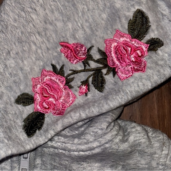 Hudson Jeans Light Gray Hoodie with Embroidered Pink Roses Toddler Girls Size 5 - Picture 5 of 6